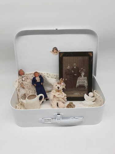 Shabby chic deko koffer mit - koffer,