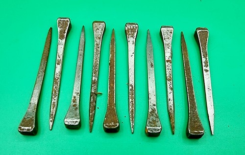 Alte mustad hufnägel - alte,,